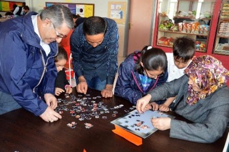 Veliler puzzle yarışmasında buluştu