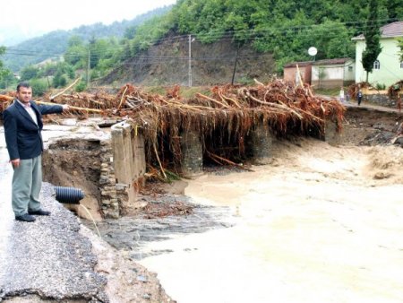 Venedik'e Dönen Bafra'da Köyler Helikopterle Taranıyor