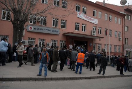 Vergi Dairesindeki Yoğunluklar Cepçilerin Ekmeğine Yağ Sürüyor