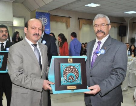 Vergi rekortmenlerine plaket verildi