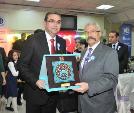 Vergi rekortmenlerine plaket verildi