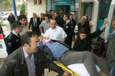 Vezirköprü'de trafik kazası: 6 yaralı