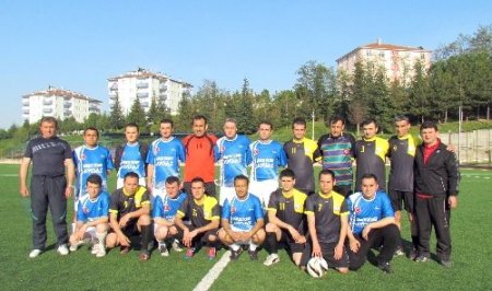 Veziröprü'de Kaymakamlık Turnuvaları futbolla başladı