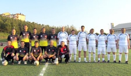 Veziröprü'de Kaymakamlık Turnuvaları futbolla başladı