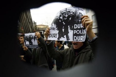 Vicdani Redçiler, Arkadaşlarının Gözaltına Alınmasını Protesto Etti