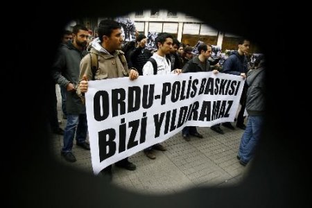 Vicdani Redçiler, Arkadaşlarının Gözaltına Alınmasını Protesto Etti