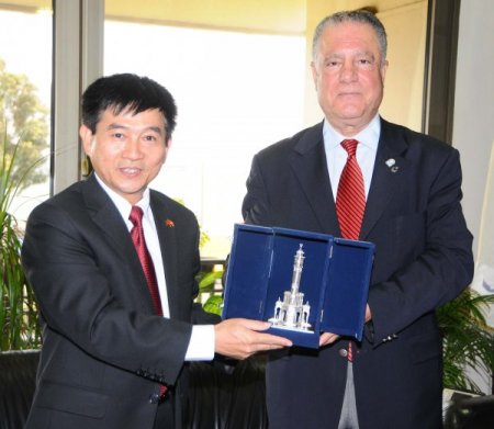 Vietnam Büyükelçisi Büyükşehir Belediyesi'ni ziyaret etti