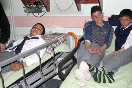 Virajı Alamayan Öğrenci Servisi Takla Attı: 14 Yaralı