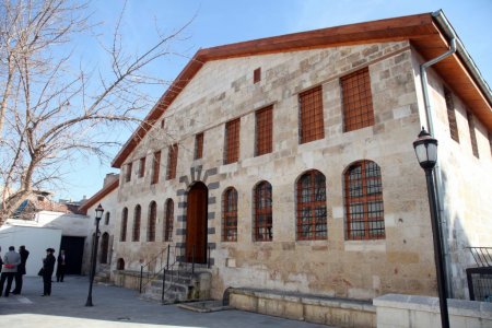 Virane havra binası restorasyondan sonra Gaziantep Üniversitesi’ne devredildi