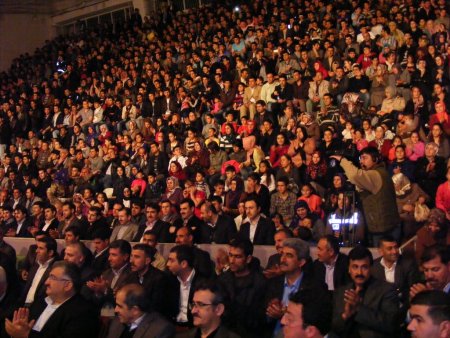 Viranşehir Iraklı çocukları bağrına bastı