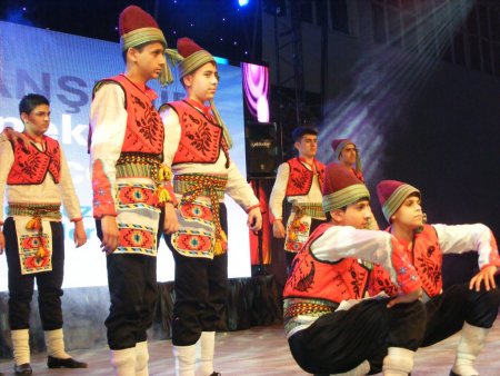 Viranşehir Iraklı çocukları bağrına bastı