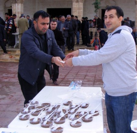 Viranşehir’de 2 bin kişiye aşure dağıtıldı