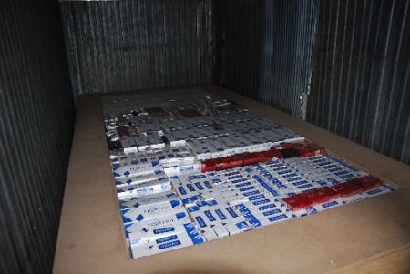 Viranşehir'de Suntaların İçinde Kaçak Sigara Ele Geçirildi