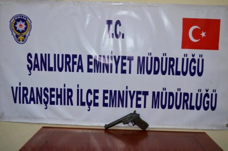 Viranşehir'de tarihî bir tabanca ele geçirildi