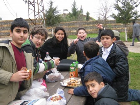 Viranşehirli öğrenciler Filipinli öğretmenle piknik yaptı