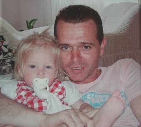 Vize alamadığı için eşi ve kızına kavuşamıyor