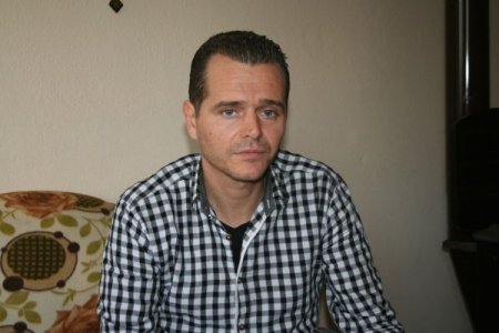 Vize alamadığı için eşi ve kızına kavuşamıyor