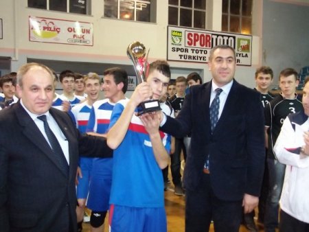 Voleybol Turnuvasının Şampiyonu Teknik Endüstri Meslek Lisesi Oldu