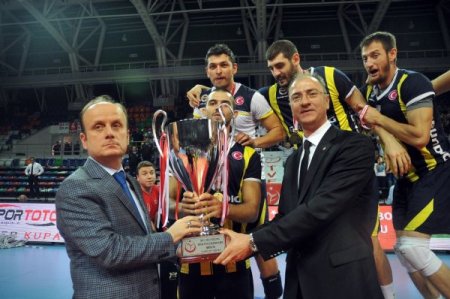 Voleybolda Süper Kupa Galatasaray'ı 3 - 0 yenen Fenerbahçe’nin