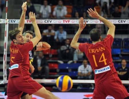 Voleybolda Süper Kupa Galatasaray'ı 3 - 0 yenen Fenerbahçe’nin