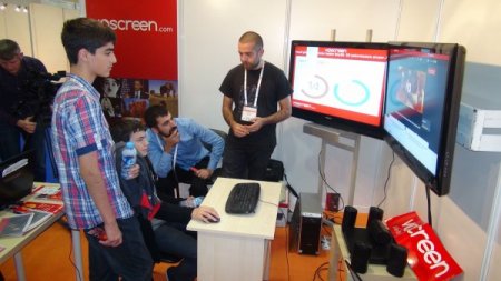 Voscreen, İngilizce öğretecek (Özel)