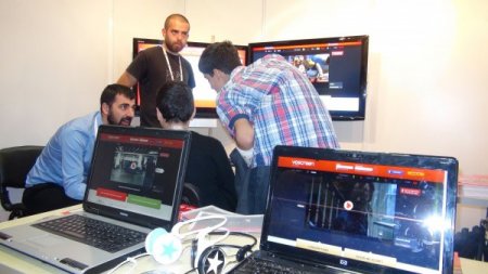 Voscreen, İngilizce öğretecek (Özel)