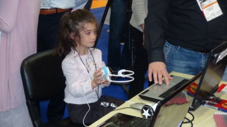 Voscreen, İngilizce öğretecek (Özel)