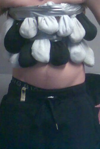 Vücuduna Bağlı 14 Piton Yılanı Ve 10 Kertenkele İle Gümrükte Yakalandı