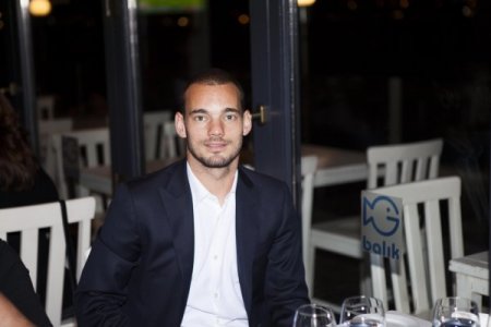 Wesley Sneijder, yakınlarını Galatasaray Adası'nda ağırladı