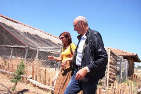 Who, Kansere Dikkat Çekmek İçin Kurulan Organik Köye Destek Olacak