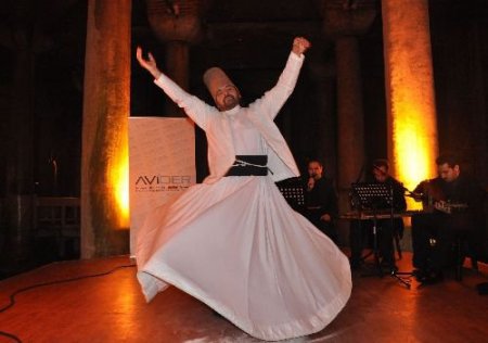 Yabancı Üniversite Öğrencileri Yerebatan Sarnıcı'nda Buluştu