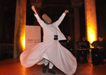 Yabancı Üniversite Öğrencileri Yerebatan Sarnıcı'nda Buluştu