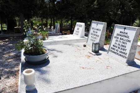 Yabancıların yanlış defnedilmesi iddiasına papazdan yalanlama