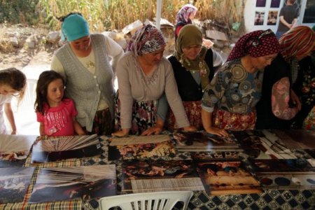Yağcıbedir halısını konu edinen köydeki fotoğraf sergisi büyük ilgi gördü