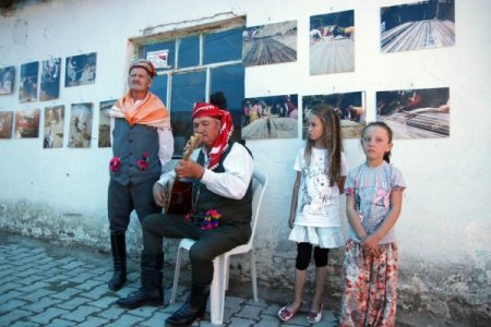 Yağcıbedir halısını konu edinen köydeki fotoğraf sergisi büyük ilgi gördü