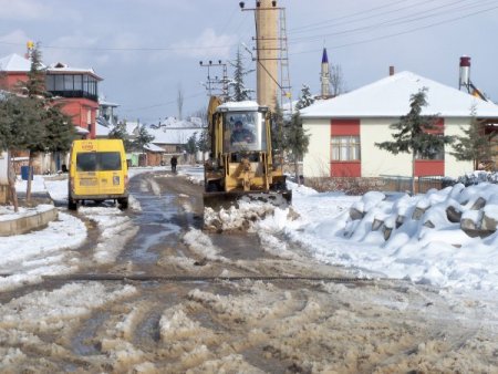 Yağış Durdu, Ekipler Kar Temizleme Çalışmasına Başladı