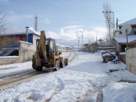 Yağış Durdu, Ekipler Kar Temizleme Çalışmasına Başladı