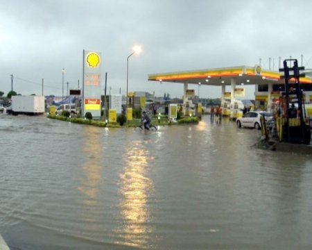 Yağmur, İstanbul'da Hayatı Olumsuz Etkiliyor