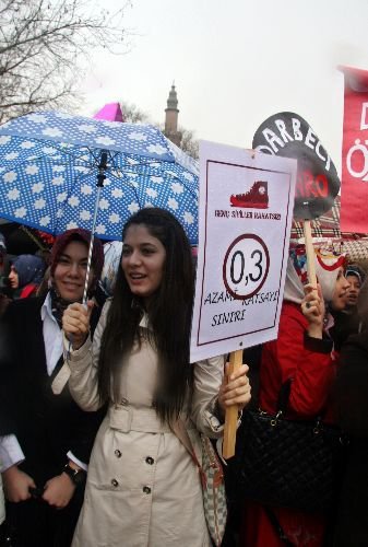 Yağmur Altında Danıştay'ın Katsayı Kararını Protesto Ettiler