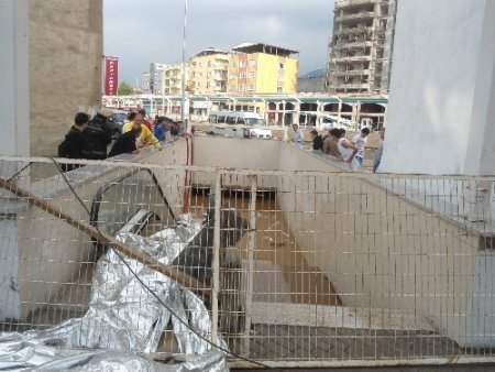 Yağmur bastırdı, alt geçitleri su bastı, derelerin su seviyesi yükseldi