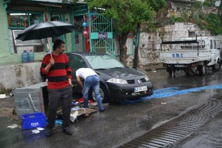 Yağmur İzmir'i savaş alanına çevirdi