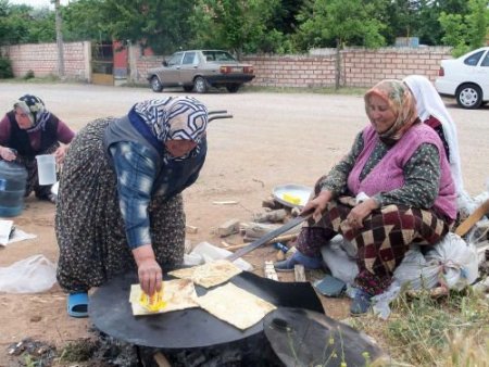 Yağmur Yağması İçin Gözleme Yapıp, Hayır Dua İstediler