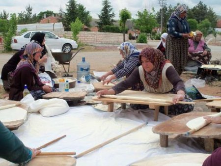 Yağmur Yağması İçin Gözleme Yapıp, Hayır Dua İstediler