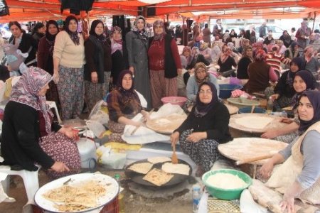 Yağmura rağmen hayırseverler kermesi boş bırakmadı