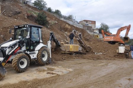 Yağmurda hasar gören yollar temizlendi