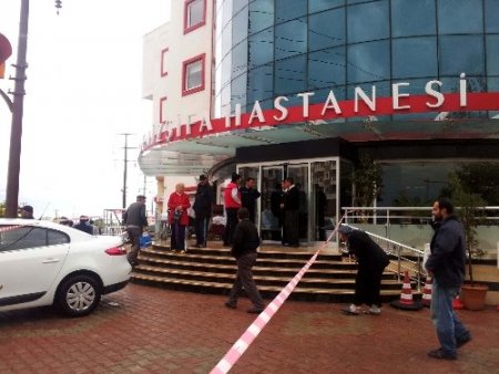 Yağmurda kanal patladı, hastaneyi su bastı