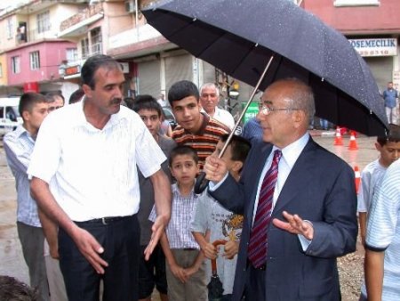 Yağmurdan Çöken Yol Vatandaşı İsyan Ettirdi