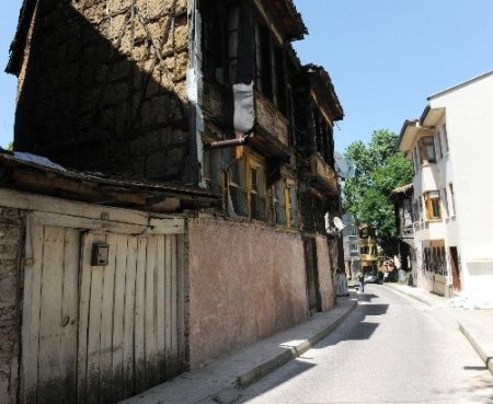 Yahşibey Caddesi'nde cephe düzenlemesi yapılıyor