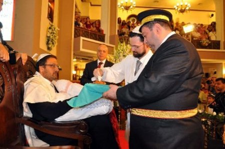 Yahudi Cemaatinden Önce 'sünnet' Sonra İftar