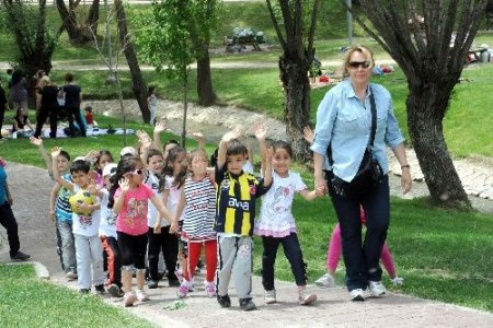 Yakacık, Yenimahalle’deki okulların piknik alanı oldu